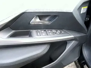 Peugeot 5008 1,2 Hybrid 145 GT e-DSC6 Bild 5