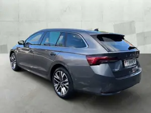 Skoda Octavia Combi 2.0 TDI DSG Tour *AHK*LOUNGE*CHROM* Bild 5