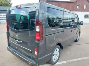 Nissan Primastar Kombi L1H1 2,8t Tekna 9-Sitze Bild 3