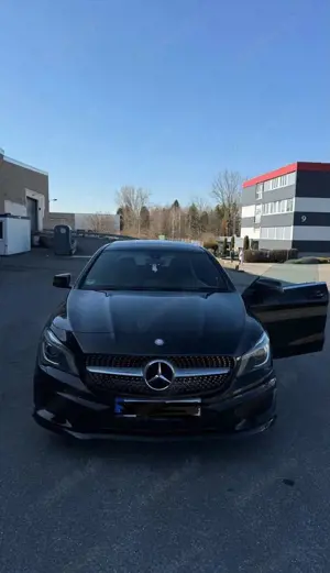 Mercedes-Benz CLA 180 AMG Line Bild 2