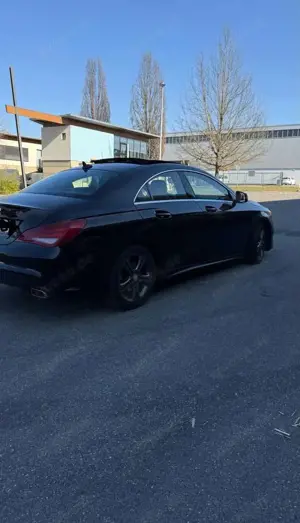 Mercedes-Benz CLA 180 AMG Line Bild 3