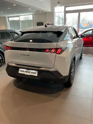 Peugeot 3008 210 Allure Elektromotor 2re KAM LED Leder Bild 4