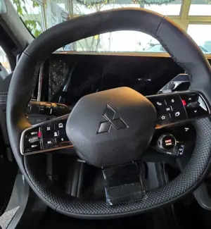 Mitsubishi Eclipse Cross Luxury Paket 87 kWh *Panoramadach* Bild 4