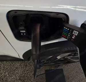 Mitsubishi Eclipse Cross Luxury Paket 87 kWh *Panoramadach* Bild 3