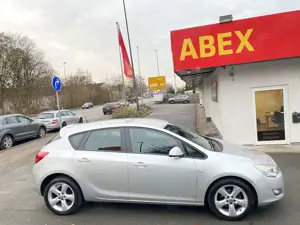 Opel Astra Astra J 1.6 Ecotec Cosmo KLIMATRONIC PDC SHZ MFL Bild 4