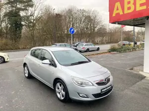 Opel Astra Astra J 1.6 Ecotec Cosmo KLIMATRONIC PDC SHZ MFL Bild 3