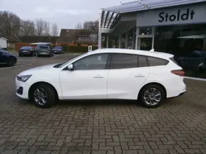 Ford Focus Turnier 1.0 EcoBoost Titanium Bild 3