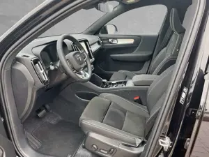 Volvo XC40 B3 Plus Black Edition SD LED Bild 3