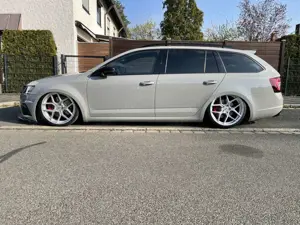 Skoda Octavia Octavia 2.0 TSI DSG RS245 Combi ++SAISONFAHRZEUG++ Bild 2