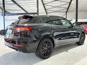 Maserati Levante Ultima Modena S *430 PS,Pano,Carbon,21" Bild 3