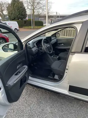 Dacia Jogger TCe 100 ECO-G LPG (7-Sitzer) Extreme+ Bild 5