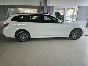 BMW 320 e Touring M Sport+/AHK/Kamera/Shadow-Line Bild 4