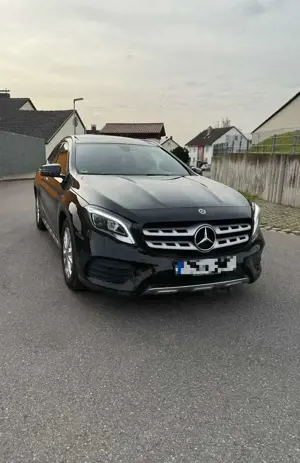 Mercedes-Benz GLA 250 4 MATIC AMG-Line