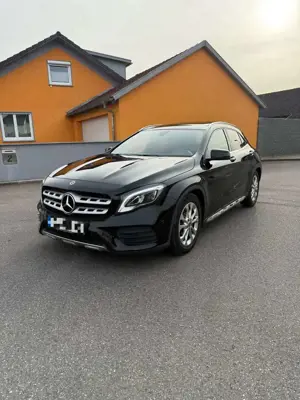 Mercedes-Benz GLA 250 4Matic - AMG - PANORAMA - LED - 19 Zoll