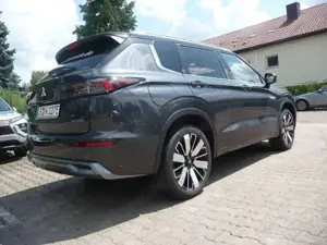 Mitsubishi Outlander 2.4L PHEV TOP 2-Farb Bild 4