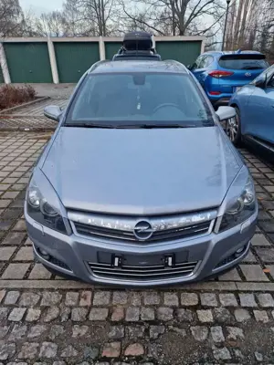 Opel Astra 1.8 Caravan Innovation 110 Jahre