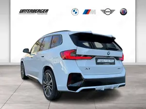 BMW X1 xDrive23i M Sport PRO AHK 20" Head-Up HK HiFi DAB Bild 4