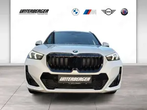BMW X1 xDrive23i M Sport PRO AHK 20" Head-Up HK HiFi DAB Bild 2