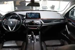 BMW 530 dT SPORTPAKET LEDER NAVI LED PANORAMA AHK Bild 4