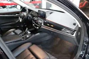BMW 530 dT SPORTPAKET LEDER NAVI LED PANORAMA AHK Bild 5