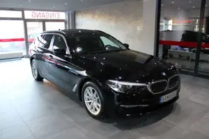 BMW 530 dT SPORTPAKET LEDER NAVI LED PANORAMA AHK Bild 2