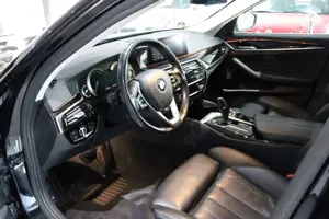 BMW 530 dT SPORTPAKET LEDER NAVI LED PANORAMA AHK Bild 3
