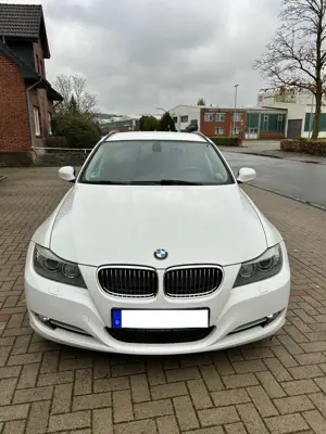 BMW 320 320d Touring Automatik Bild 3