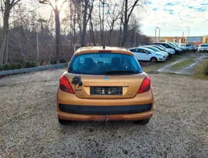 Peugeot 207 Tendance 1.4*Klima*USB*SZH*AHK*LMF*TÜV:12/25 Bild 4