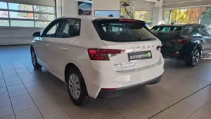 Skoda Fabia Essence 80PS SHZ EPH LED DAB+ BT NEU Bild 3