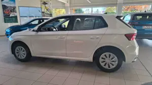 Skoda Fabia Essence 80PS SHZ EPH LED DAB+ BT NEU Bild 2