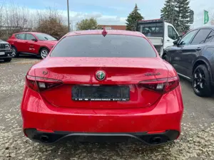 Alfa Romeo Giulia 2.2 Diesel AT8-Q4 Estrema - NAVI+SHZ+RFK+19'' LM Bild 5