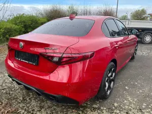 Alfa Romeo Giulia 2.2 Diesel AT8-Q4 Estrema - NAVI+SHZ+RFK+19'' LM Bild 4