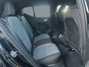 Volvo XC40 B3 MILD Hybrid Automatik Plus Black Edition Bild 5