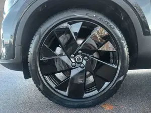 Volvo XC40 B3 MILD Hybrid Automatik Plus Black Edition Bild 2