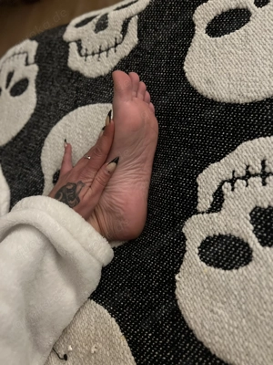 Verkaufe Bilder + Videos von sehr gepflegten Füßen 