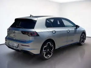 Volkswagen Golf VIII R-LINE 1.5TSI DSG PANORAMA.HARMAN.NAVI Bild 4