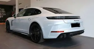Porsche Panamera 4 S E-Hybrid Bild 2