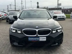 BMW 320 i Lim. Advantage *LED*Assist*Temp*M-Lenkrad* Bild 3