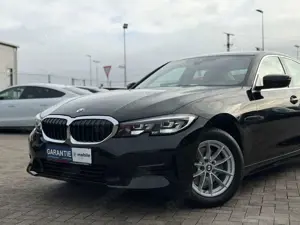 BMW 320 i Lim. Advantage *LED*Assist*Temp*M-Lenkrad* Bild 2