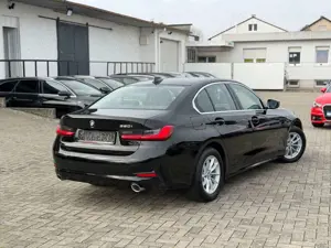 BMW 320 i Lim. Advantage *LED*Assist*Temp*M-Lenkrad* Bild 5