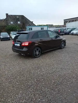 Mercedes-Benz B 250 AMG Line.Aut.Navi.Kam.panoram.Leder.AHK Bild 4