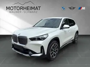 BMW iX1 eDrive20  xLine 19" Travel-Paket SHZ PanoDa