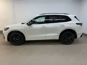 Volkswagen Tiguan R-Line 1.5 eTSI DSG Navi IQ.Light AHK Panodach Bild 4