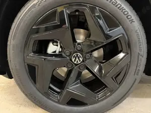 Volkswagen Tiguan R-Line 1.5 eTSI DSG Navi IQ.Light AHK Panodach Bild 3