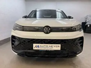 Volkswagen Tiguan R-Line 1.5 eTSI DSG Navi IQ.Light AHK Panodach