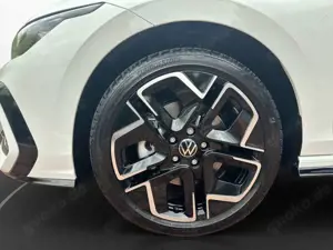 Volkswagen Golf VIII R-Line 1,5 eTSI DSG | IQ. | Standheiz. Bild 5