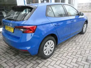 Skoda Fabia 1,0 Drive KLIMA PDC ZV+FB DAB APPLECAR-NAV Bild 3