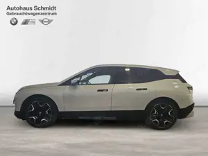 BMW iX xDrive40 *Sportpaket*22"*LC Prof.*HUD*AHK*H/K*DAB* Bild 2