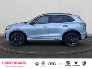 Volkswagen Tiguan R-Line 2,0 l TDI 4MOTION Navi+Standheizung+AHK-kla Bild 3