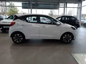 Hyundai i10 Trend*Navi*SitzHeiz*LenkrHeiz*RKam Bild 3